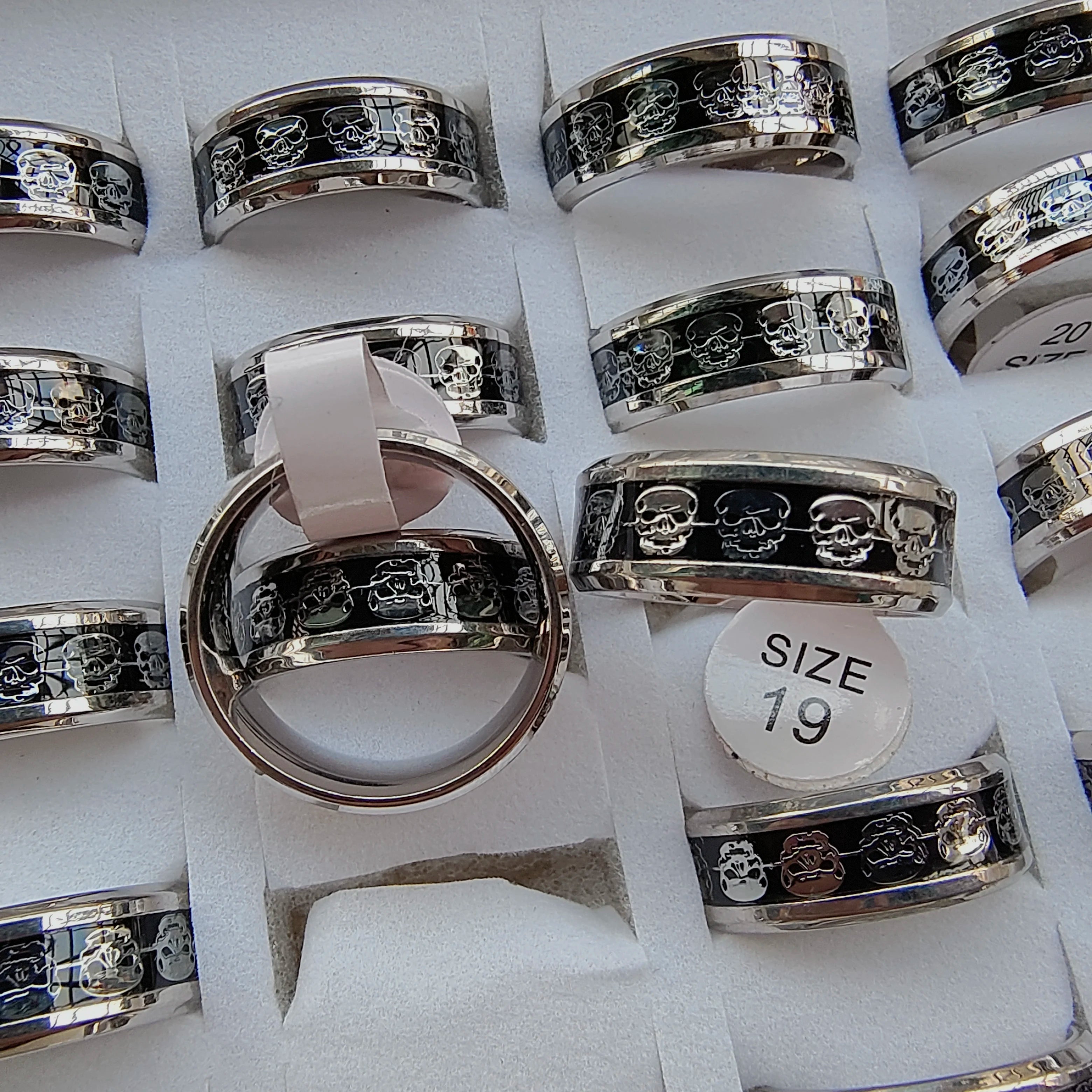 18/36pcs Wholesale Rings Style Punk Hiphop Domineering  Skull Head Ring Fashion Personality Men and Women Accessories Jewelry