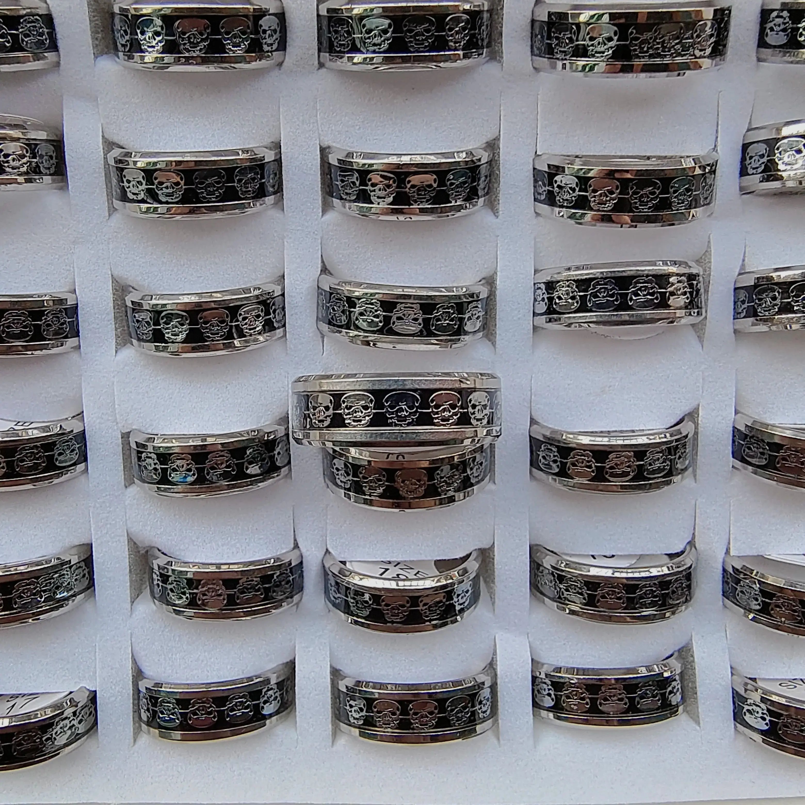 18/36pcs Wholesale Rings Style Punk Hiphop Domineering  Skull Head Ring Fashion Personality Men and Women Accessories Jewelry